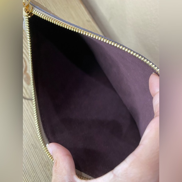 Louis Vuitton Neverfull MM Pouch Authentic - Picture 7 of 16